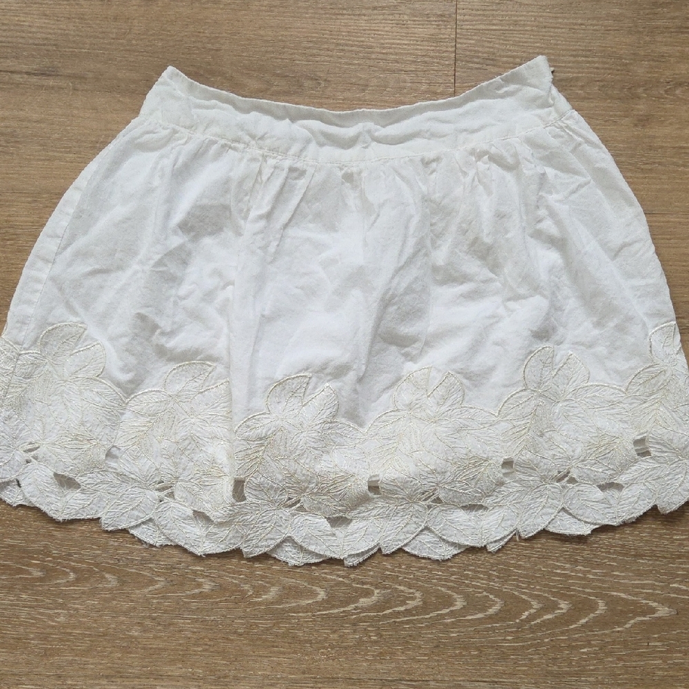 Mimi Chica White Mini Skirt with Cream Embroidery